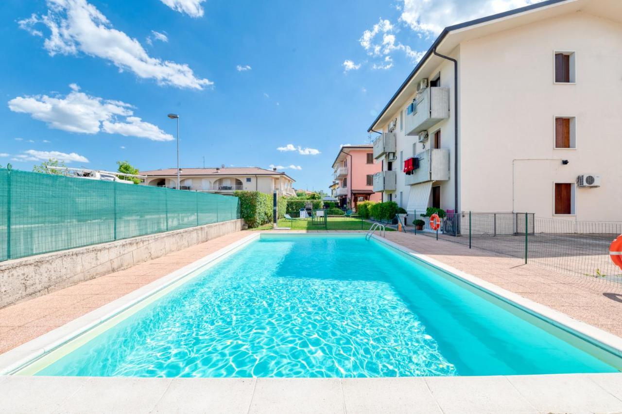 Wolf House - Sirmione Holiday Exteriör bild