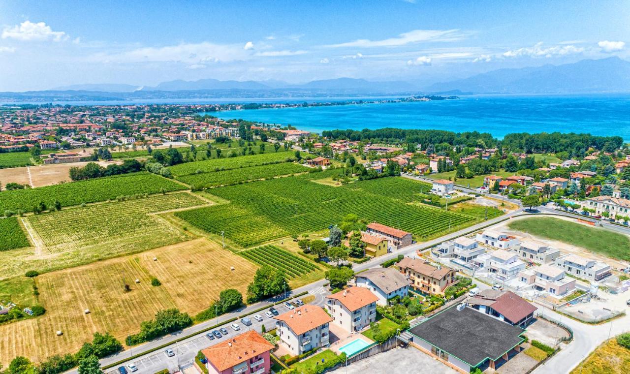 Wolf House - Sirmione Holiday Exteriör bild